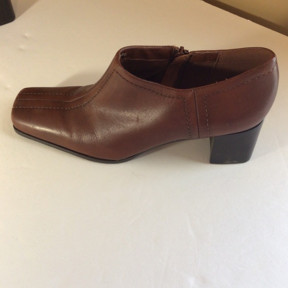 Naturalizer Brown Leather Heeled Loafers 9M  90s Minimalist Slip-On Shoes - Picture 4 of 16